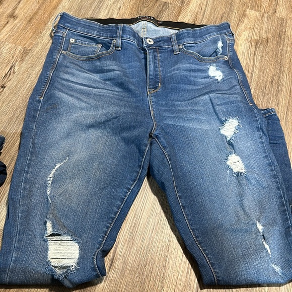 Distressed Torrid sky high skinny’s. Size 16r - Picture 3 of 3